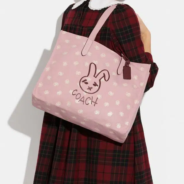COACH Tote 42 Tote