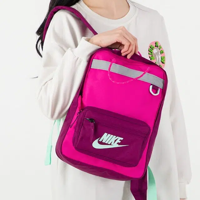 Nike Tanjun