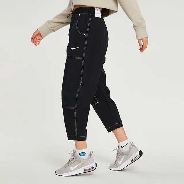 Nike SS22 Logo