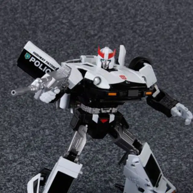 TAKARA TOMY Masterpiece MP-17