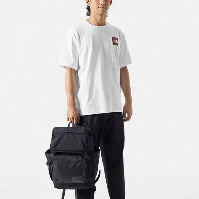 THE NORTH FACE Logo T