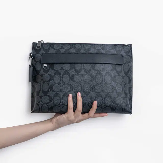 COACH Pouch 30 Logo
