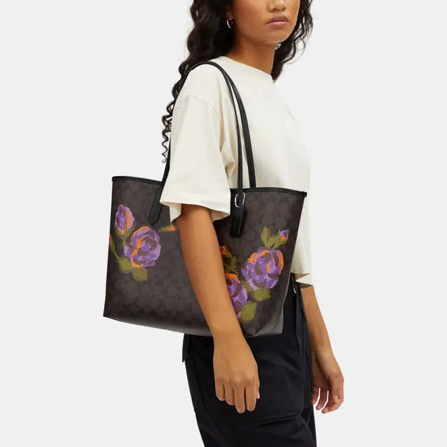 COACH City 33 Logo Tote