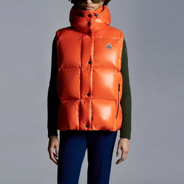 Moncler FW21 LuzuleLogo