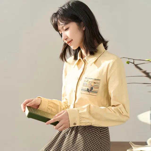 茵曼 口袋绣花长袖衬衫 女款 姜黄色