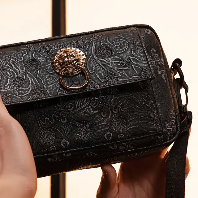 初弎 發福国风元素狮子头老花满印花生纹刺绣原创设计街头潮流休闲百搭便携通勤小方包单肩包斜挎包 男女同款情侣款 黑色