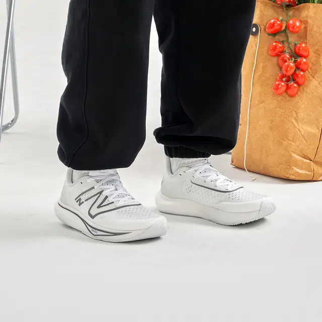New Balance FuelCell Rebel v3