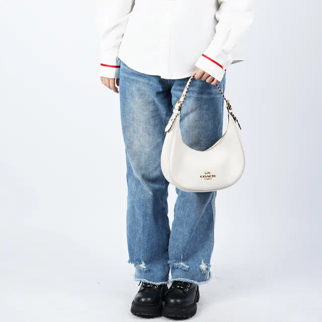 COACH Bailey 27 Logo Hobo