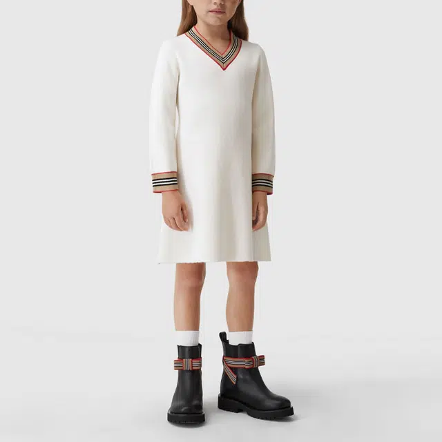 Burberry FW22 V