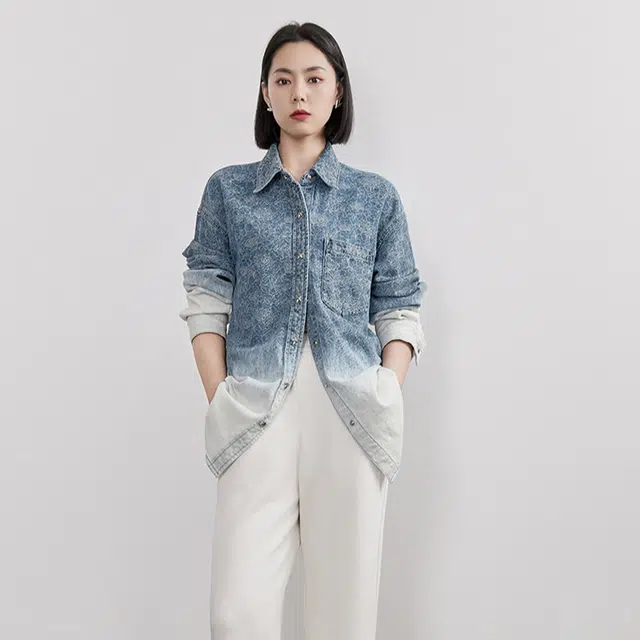 美洋 立体提花渐变单排多扣长袖衬衫 女款 蓝白渐变
