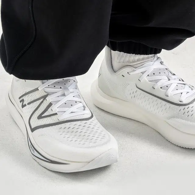 New Balance FuelCell Rebel v3