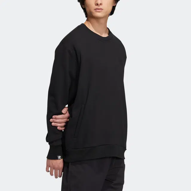 adidas originals FW22 Essential Crew