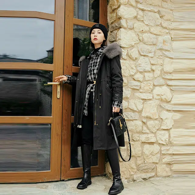 美洋  狐狸毛领连帽羽绒服 女款