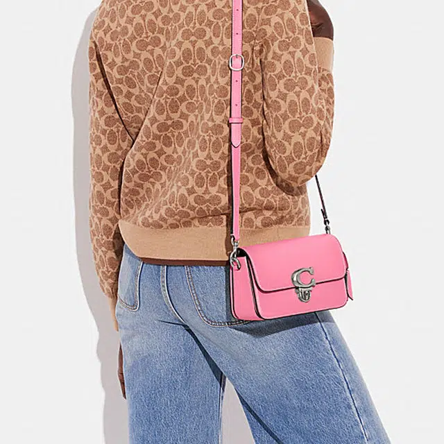 COACH Studio 19