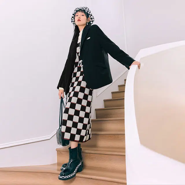太平鸟女装 纯色西装领灯芯绒拼接羽绒服外套 女款 