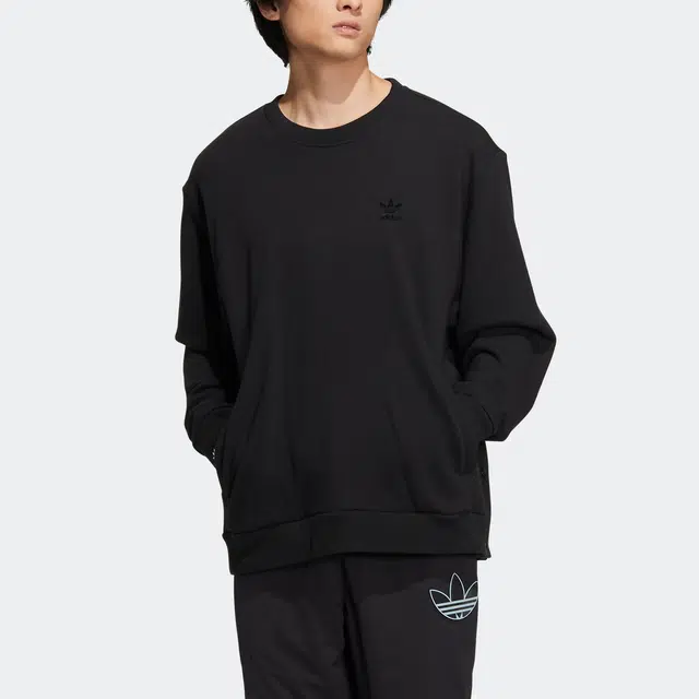 adidas originals FW22 Essential Crew