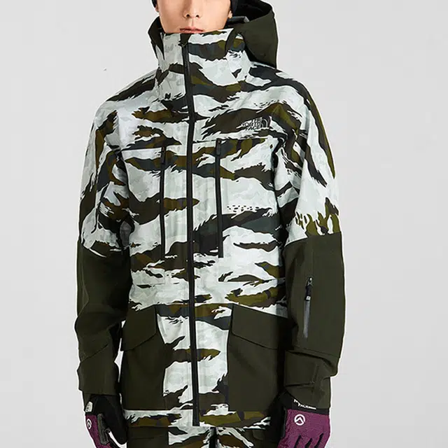 THE NORTH FACE SS23