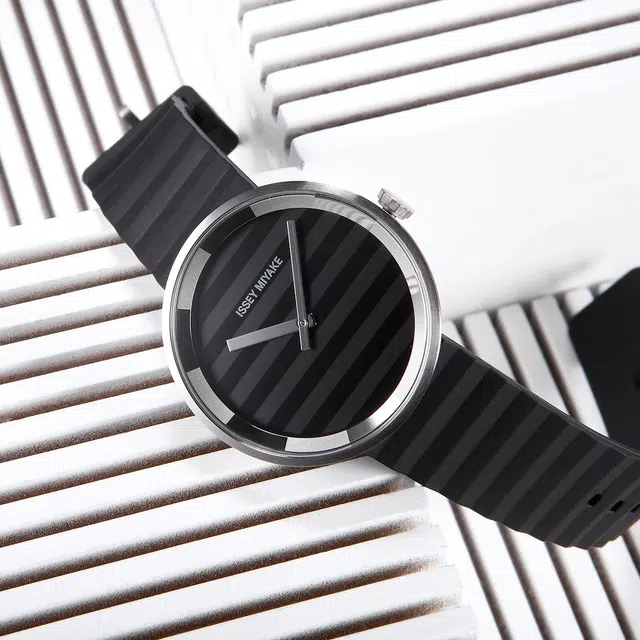 ISSEY MIYAKE PLEASE 39.5mm SILAAA01