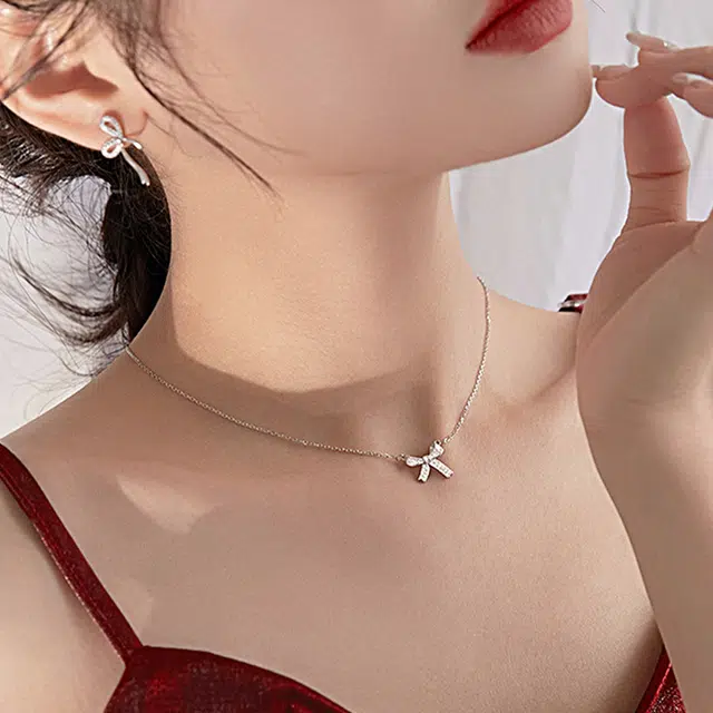 周百福珠宝 灵动结项链  国潮简约时尚设计高级感转运灵动蝴蝶结项链