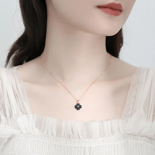 HOLLY RYAN 18K