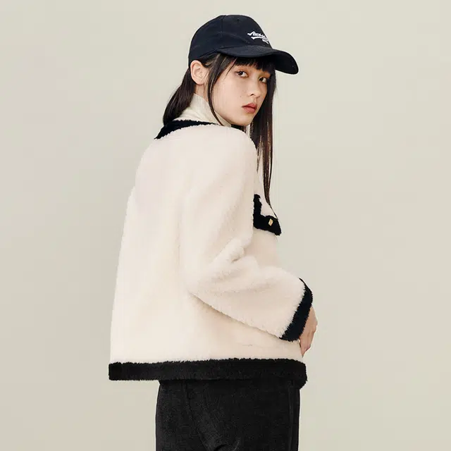 太平鸟女装 小香风撞色颗粒羊毛皮草外套 女款 米色