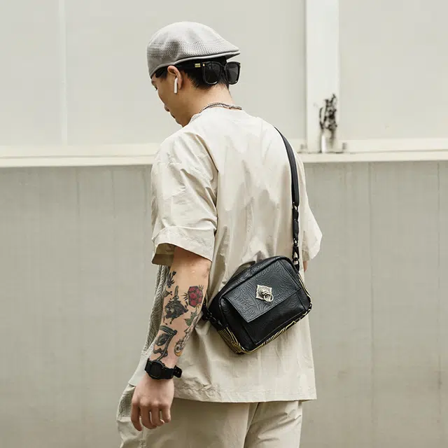 初弎 国风元素狮子头云纹花生纹刺绣街头潮流休闲百搭小方包通勤包斜挎包骑行包单肩包 男女同款