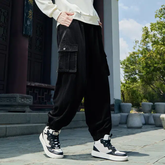 鸿星尔克 嫦娥奔月 字母印花系带休闲束脚灯芯绒休闲裤 女款 正黑