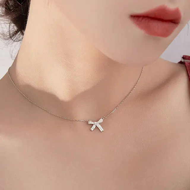 周百福珠宝 灵动结项链  国潮简约时尚设计高级感转运灵动蝴蝶结项链