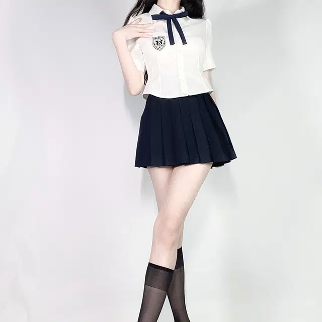 九条喵 蝴蝶结领结泡泡袖公主风徽章收腰短款短袖衬衫上衣 女款 白色