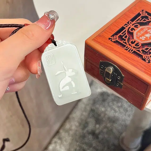 鸳鸯金楼 珠宝系列十二生肖本命佛玉石吊坠 八大守护神玉石 编织 项链 男女同款情侣款