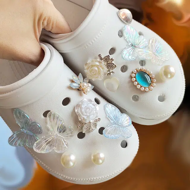 US8ACC crocs