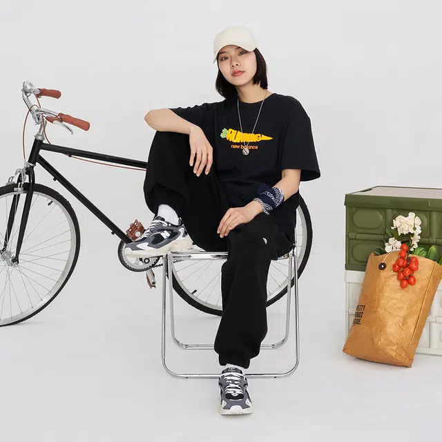 New Balance logoT T
