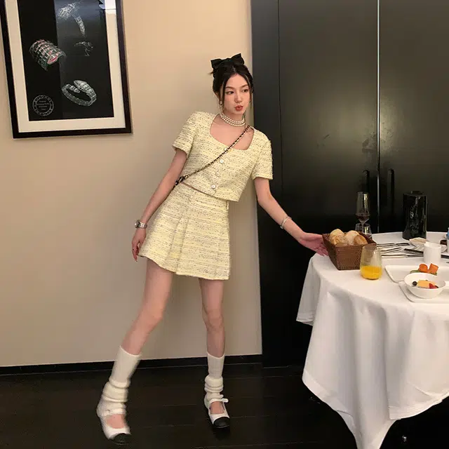 区区欧阳 方领单排扣短袖外套 女款