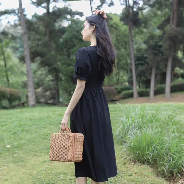 纯色复古大裙摆晚墨方领泡泡袖短袖连衣裙 女款 黑色