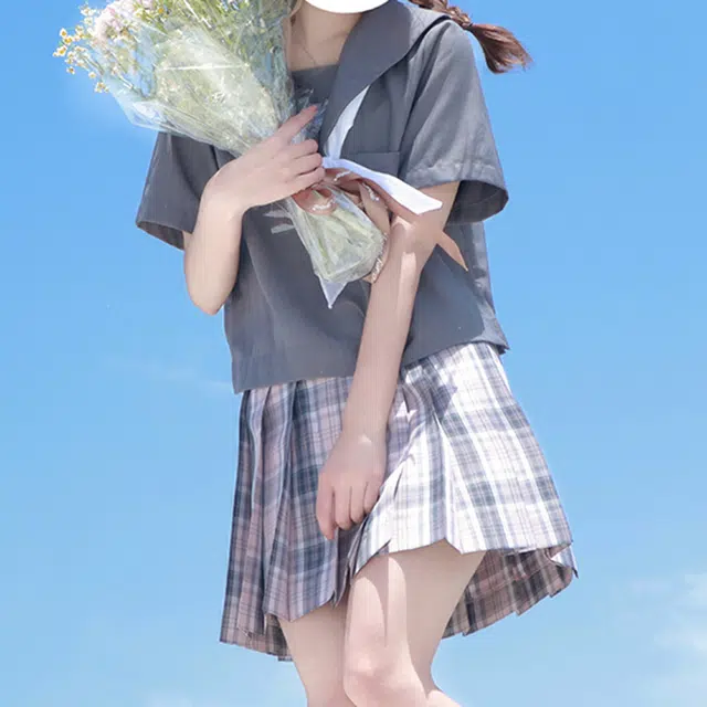 东鲸岁时记 日系格纹百褶半身裙 女款