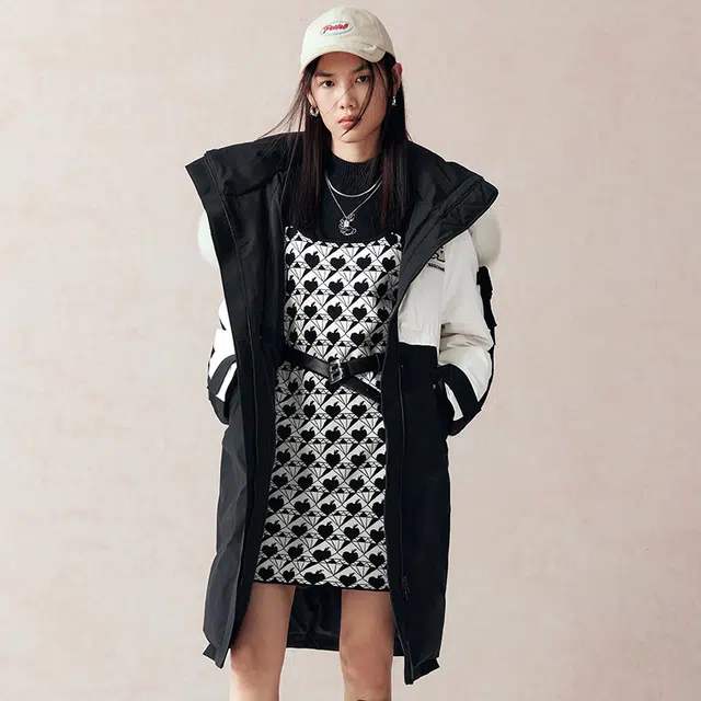 太平鸟 女装 连帽毛领派克服羽绒服 女款