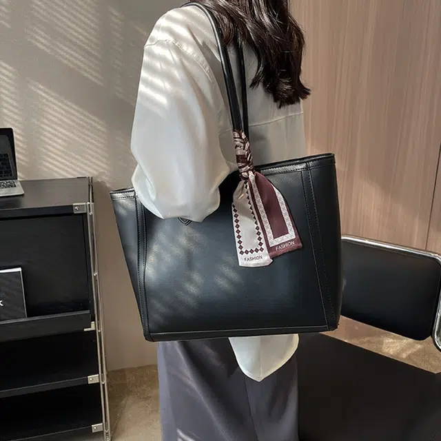 JANE KLAIN PU Tote
