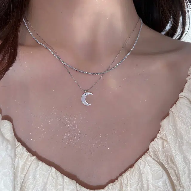 925