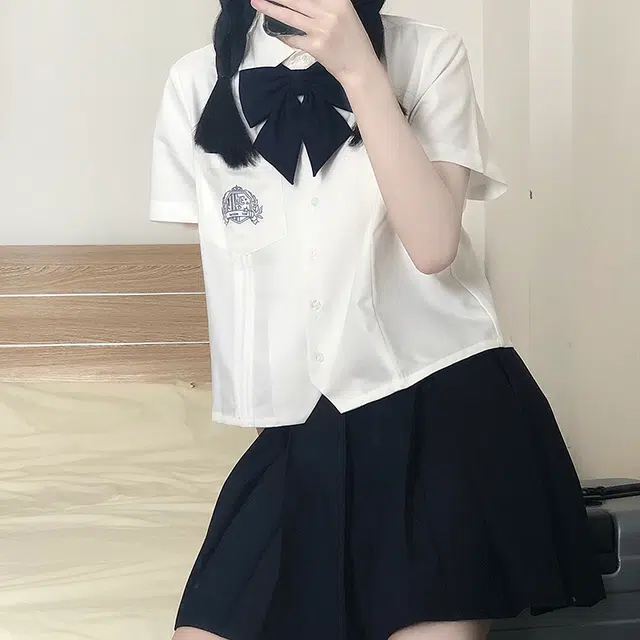 东鲸岁时记 纯色徽章刺绣直筒短袖衬衫 女款 幻海之城