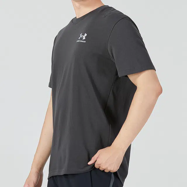 Under Armour logo T