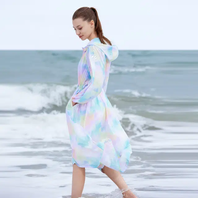 波司登 冰丝凉感油画晕染抽绳长款连帽连衣裙防晒衣 女款 蓝紫迷恋