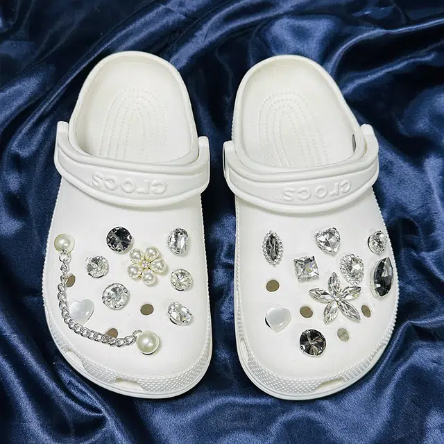 US8ACC 17 crocs DIY