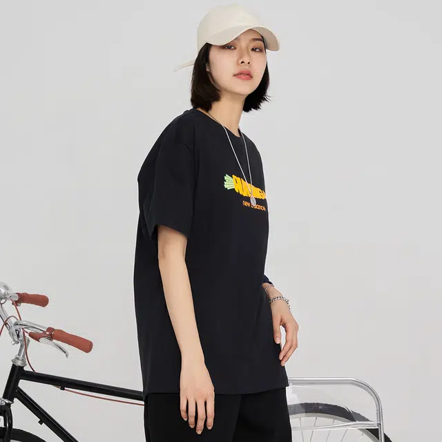 New Balance logoT T