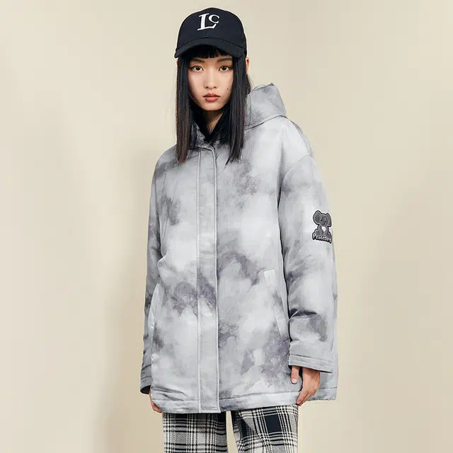太平鸟女装 宽松泼墨印染连帽毛领派克羽绒服外套 女款 灰色