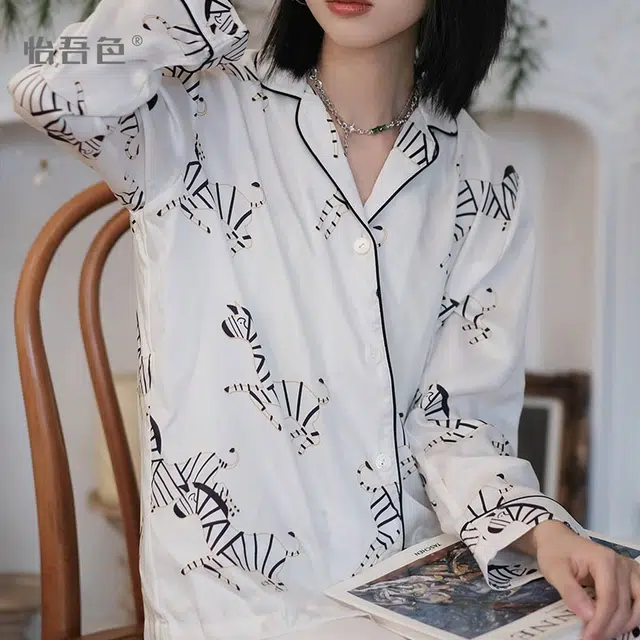 怡吾色 斑马系列 春秋季裸感天丝长袖家居服套装 简约薄款睡衣 女款  送妈妈