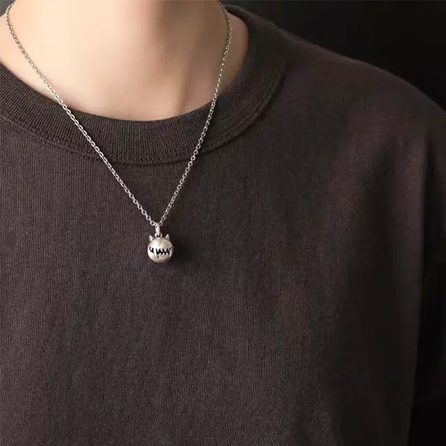 925