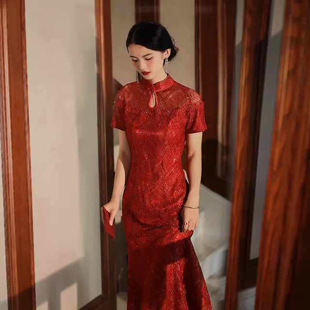 槿爷东方 妆记金线水滴洞蕾丝鱼尾短袖旗袍 酒红色
