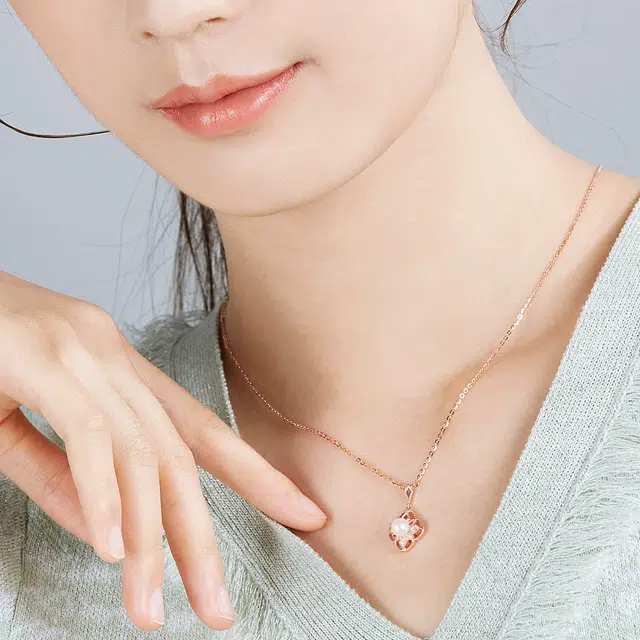925