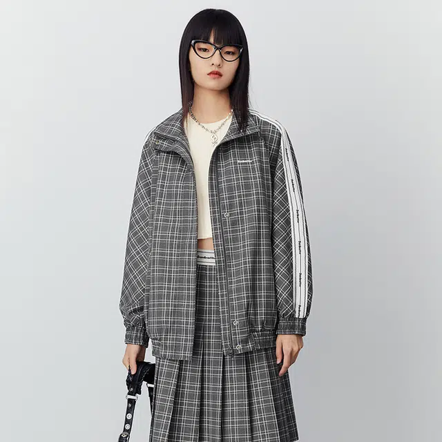 太平鸟女装 格纹满印休闲运动夹克外套 女款 灰色格纹