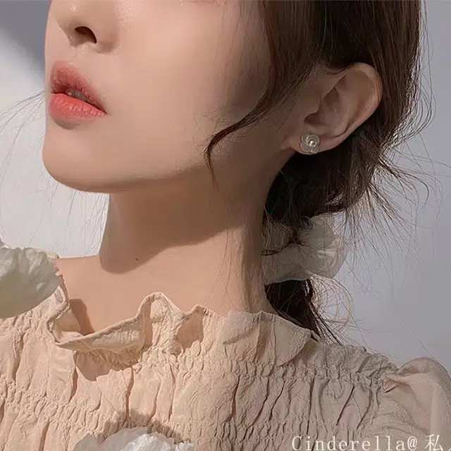 925